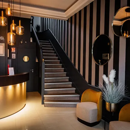 Astrid Отель Кан